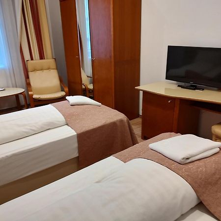 Hotel Dana 2 萨图马雷 外观 照片